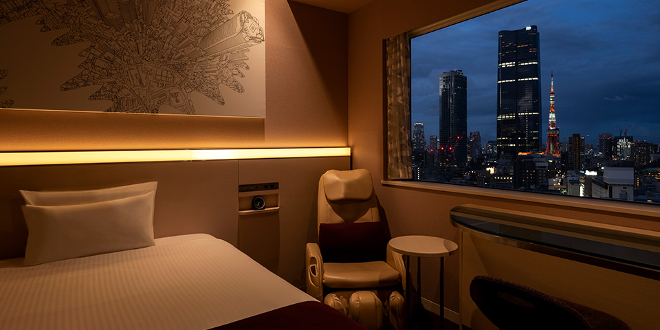 Guest room with night view at remm Roppongi