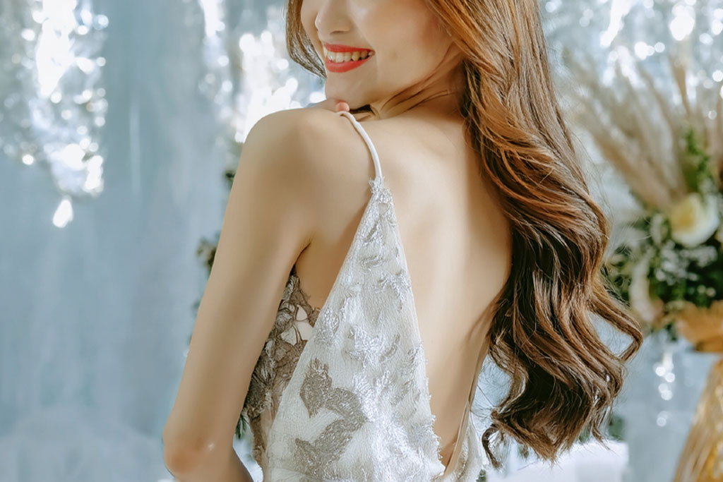 Comparison chart illustrating gamble versus guarantee in service quality and outcomes