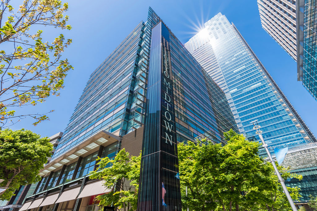 Tokyo Midtown’s modern architecture surrounded by the greenery of Midtown Garden