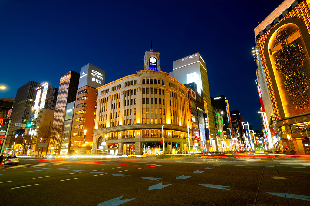 Ginza luxury hotel skyline and calm in-room ambiance
